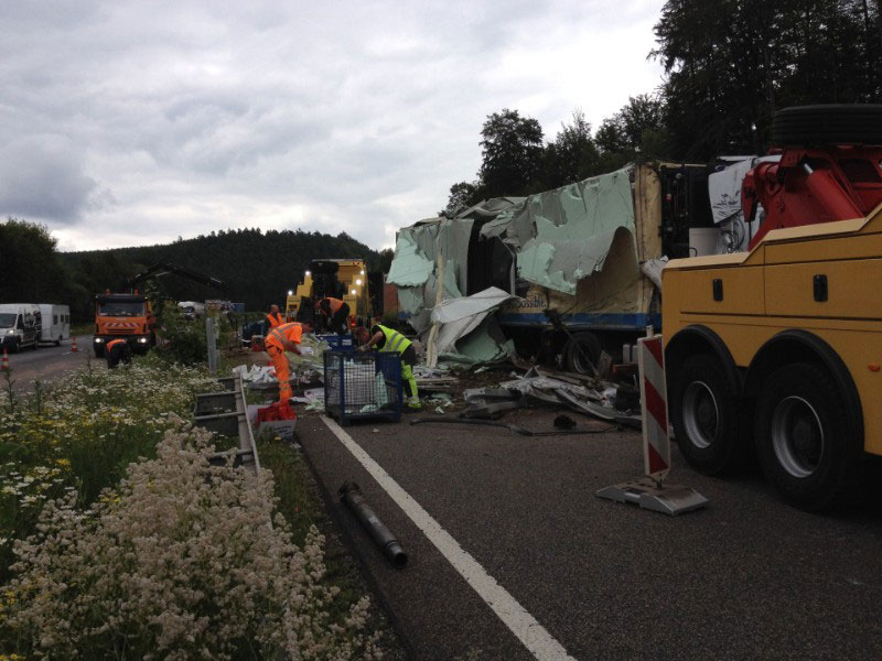 LKW und Nutzfahrzeug bei der Ladungssicherung
