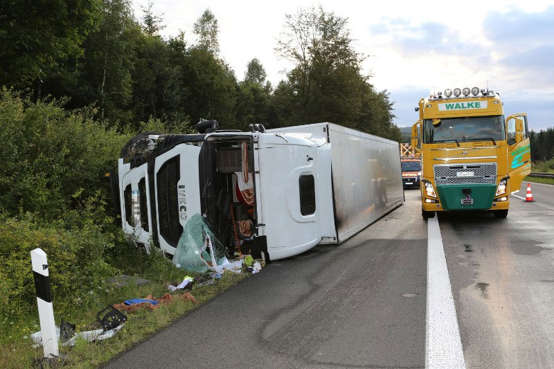 LKW Pannenhilfe auf der Autobahn